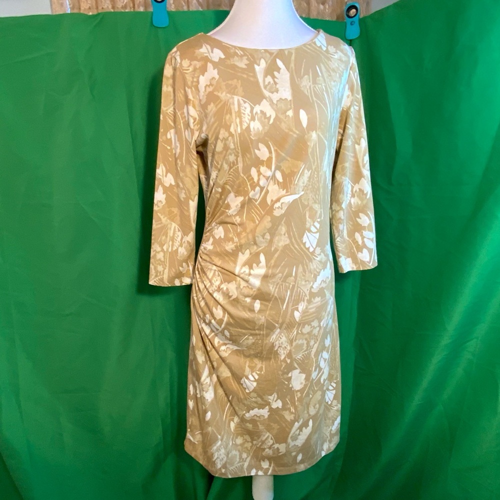 J McLaughlin Sage Dress Women M Beige White Ruched Side 3/4 Sleeve Sheath Dress - Picture 2 of 5